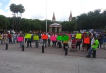Continúa Matamoros bloqueada por taxistas colectivos
