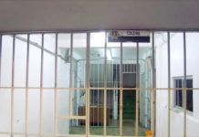 Arrestan a sujeto por alterar el orden en tienda comercial