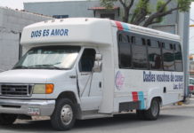 Llevan alimento para compartir en las calles