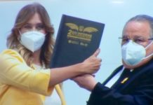 Entrega Maki Ortiz glosa del segundo informe de gobierno a Cabildo