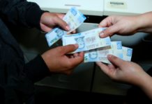 Recomiendan pagar con tarjeta