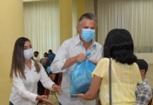 Entrega Chucho Nader Apoyos Alimentarios a Jóvenes Afectados por la Pandemia