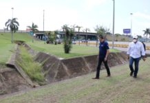 Mantiene Chucho Nader Programa Permanente de Limpieza en Canales Pluviales