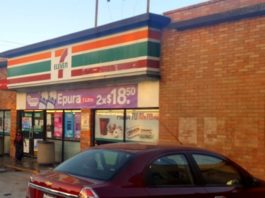 Rateros amagan a empleados para asaltar tienda comercial