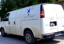 Unidad del transporte por poco y vuelca