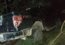 Asegura Policía Estatal camioneta con reporte de robo, un arma larga, dos cargadores y equipo táctico