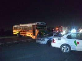 Taxis colectivos realizan bloqueos contra Operativo Gopes