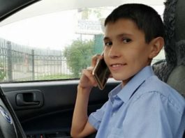 Este hombre dejó de crecer a los 13 años, tiene 35; mira su historia