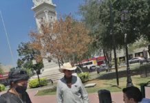 Activistas de ‘Unidos Podemos Lograrlo’ juntan formas en Plaza Hidalgo