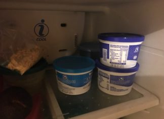 ¿Por qué no debes reutilizar envases de plástico para guardar comida?