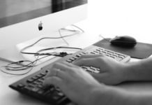 ¿Cómo sentarse correctamente frente a la computadora?