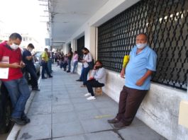 Gran afluencia de contribuyentes en la oficina Fiscal de Tampico