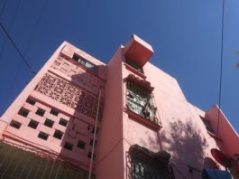 Provoca miedo edificio a punto de caer en Infonavit Buenavista