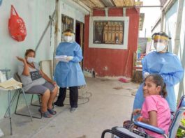 Ante la pandemia del Covid-19, DIF Reynosa acerca los servicios médicos y asistenciales hasta la casa de las familias vulnerables.