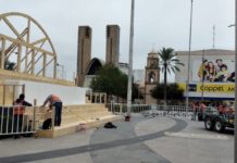 Casi listo el Altar de Muertos en la plaza principal
