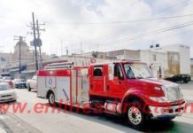 Bomberos acuden a incendio en comercio de venta de alimentos