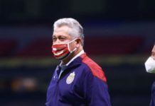 Chivas: Vucetich da positivo a Covid-19 y no estará ante Pumas
