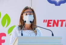 *Entrega Aída Féres de Nader Constancias a Graduados de los Cursos de Lengua en Señas Mexicana*