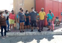 Se inconforman vendedores de playa Miramar, los quieren retirar del Boulevard costero