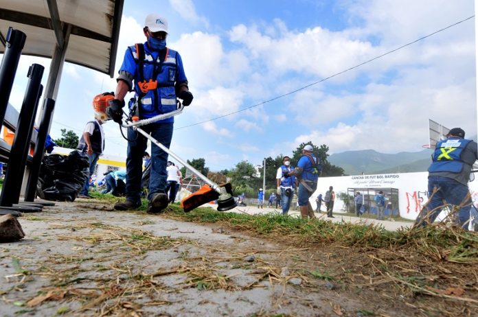 SDU-084-2020.-Atiende Gobierno de Tamaulipas a usuarios de canchas de futbol rápido y basquetbol en la colonia Estudiantil (4)