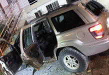 Policía Estatal aseguró una camioneta y dos armas largas.
