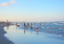 Miles de visitantes disfrutan responsablemente de playa Miramar