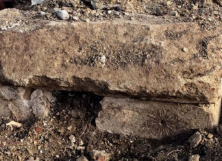 Descubren inusuales “marcas de bruja” en una iglesia de la época medieval en Reino Unido (FOTOS)