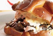 Porque nunca es suficiente: crean el pan de muerto relleno de chilaquiles