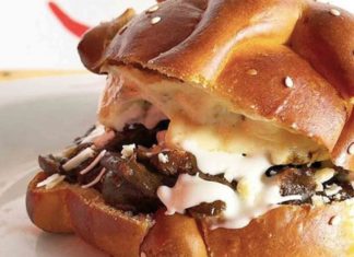 Porque nunca es suficiente: crean el pan de muerto relleno de chilaquiles