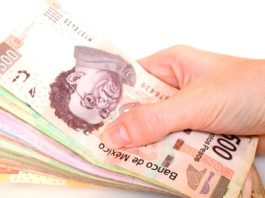 Adultos mayores pueden cobrar pensión a partir del martes