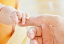 Niños nacidos por cesárea tienen más riesgo de padecer asma