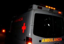 Fallece persona en volcadura sobre concurrida carretera