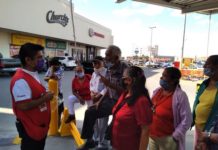 Abuelitos denunciaron falta de pago de centro comercial