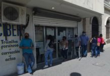 Rechaza banco constancias de pago de 68 y Más
