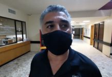 Descartan daños en duela de auditorio por albergue de migrantes