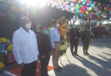 Instalan ofrenda floral a fallecidos por Covid-19
