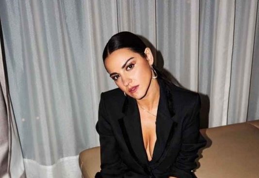 Maite Perroni es elogiada por su belleza en fotos para revista