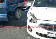 Accidente deja daños en concurrida vialidad