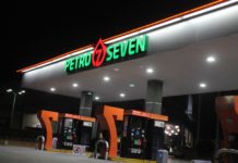 Gasolina mantiene precios a la baja