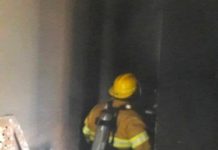 Bomberos sofocan incendio en vivienda abandonada