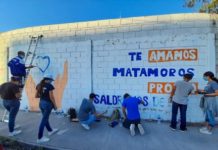 Pintan mural de aliento y mensajes positivos