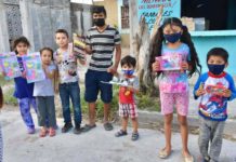 Diputada regala juguetes y buñuelos en Navidad