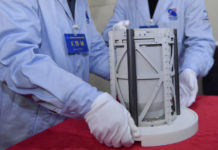 VIDEO: Abren la cápsula de retorno de la Chang’e-5 y sacan el contenedor con las primeras muestras lunares traídas a la Tierra en 44 años