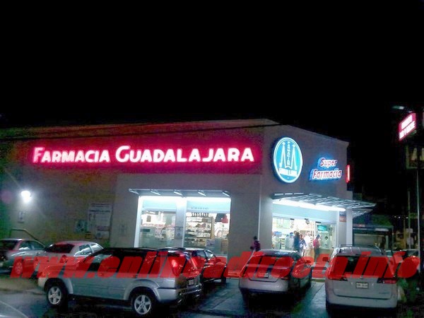 Rateros asaltan a empleados de tienda comercial