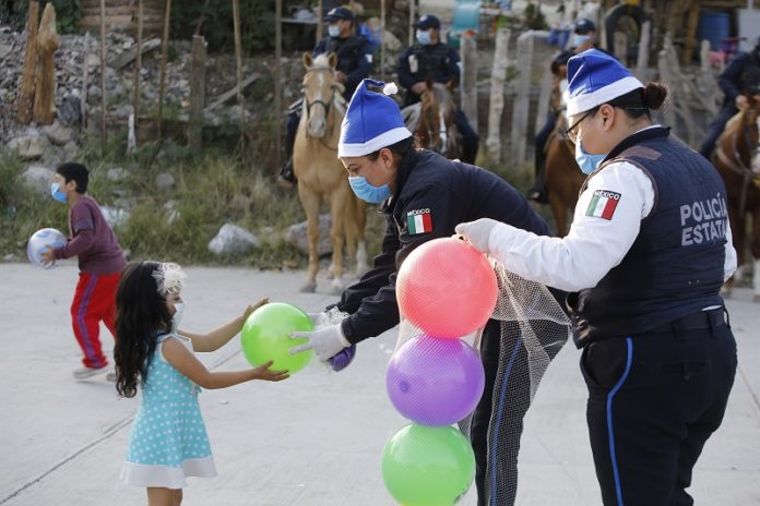 TAM-228-2020.-Llevan Policías Estatales sonrisas, juguetes y dulces a pequeños tamaulipecos (4)