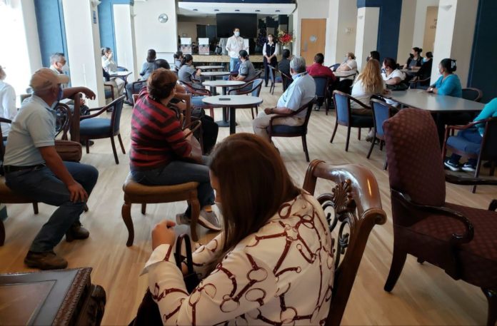 Vacunan contra la influenza a colaboradores de hoteles