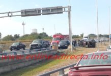 Vuelca unidad en concurrida carretera