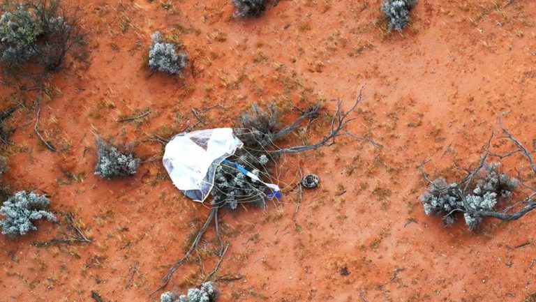 FOTOS: Aterriza la cápsula con muestras del asteroide Ryugu tras seis años de vuelo