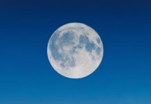 Una simulación recrea la formación de la Luna tras el impacto de un planeta contra la Tierra