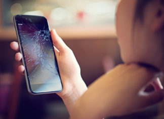 Desarrollan un nuevo material para las pantallas de móviles, capaz de reparar sus propias roturas